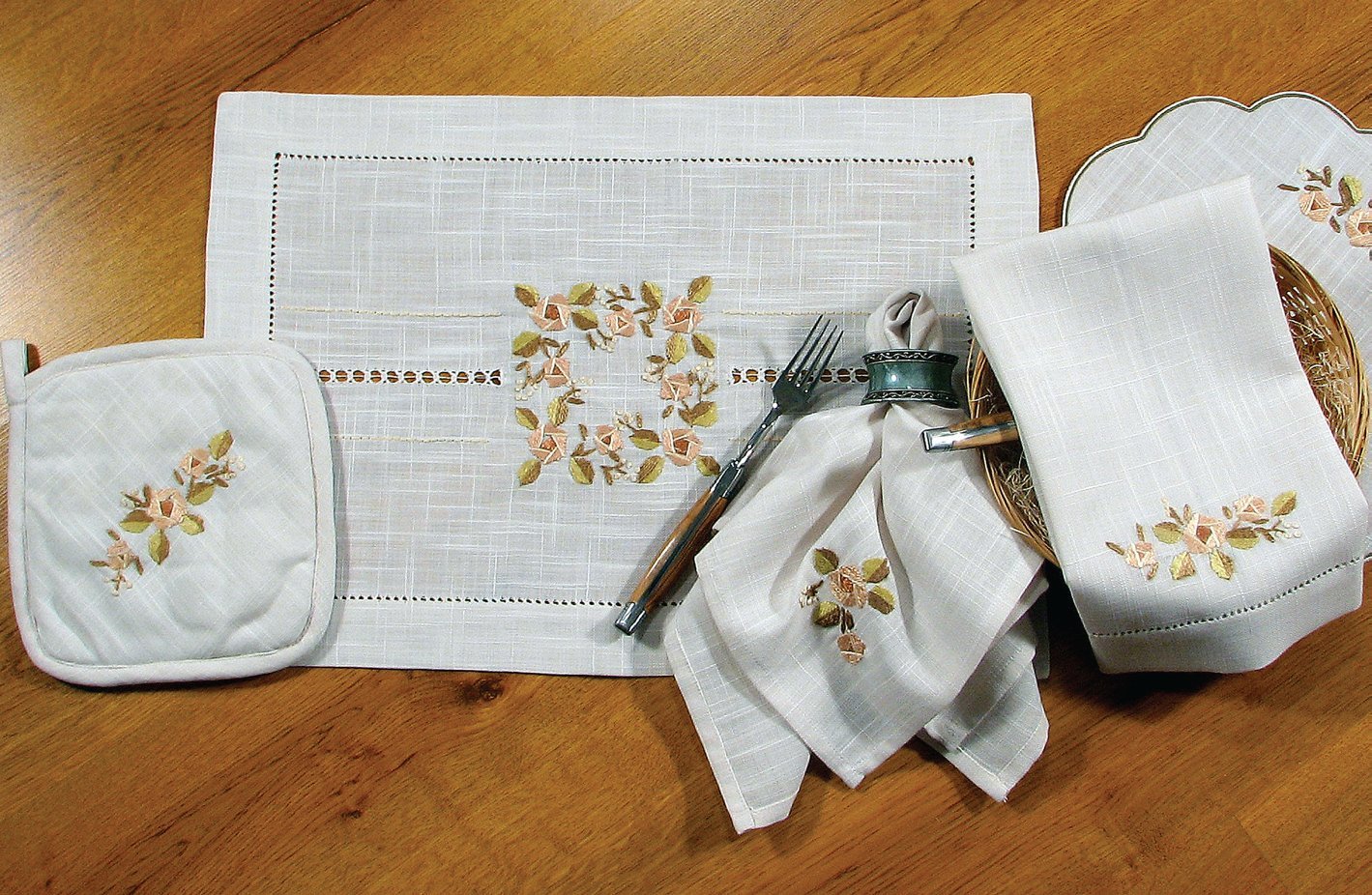Xia Home Fashions Crewel Rose Placemats Embroidery Hemstitch 14x20